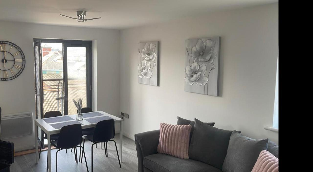 Apartment 2 Bed Modern Swansea